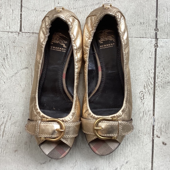 BURBERRY gold leather flats - Picture 1 of 6